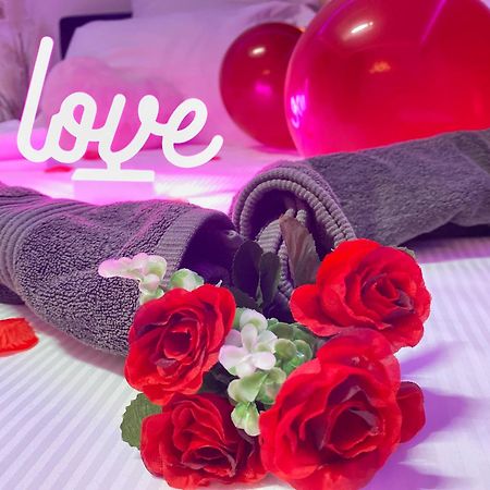 L'Escale Balneo'Romantique - Loveroom - Jacuzzi & Petit Dejeuner Villiers-sur-Marne Exterior foto