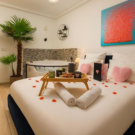 L'Escale Balneo'Romantique - Loveroom - Jacuzzi & Petit Dejeuner Villiers-sur-Marne Exterior foto