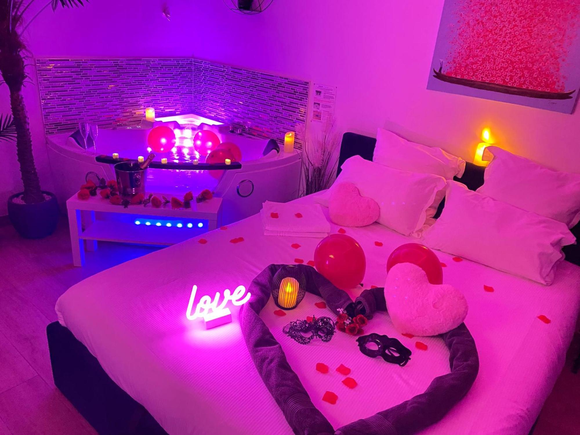 L'Escale Balneo'Romantique - Loveroom - Jacuzzi & Petit Dejeuner Villiers-sur-Marne Exterior foto
