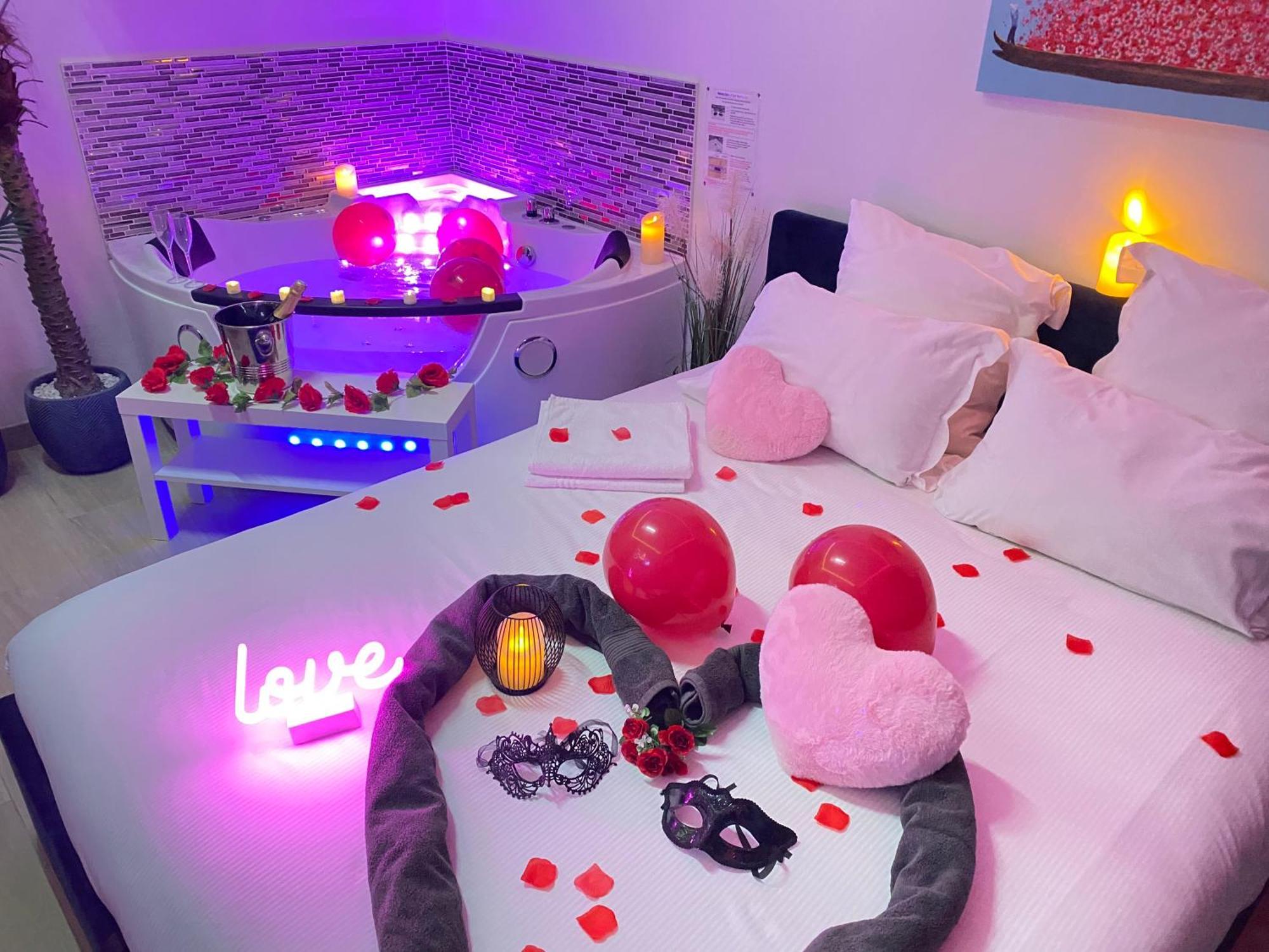 L'Escale Balneo'Romantique - Loveroom - Jacuzzi & Petit Dejeuner Villiers-sur-Marne Exterior foto
