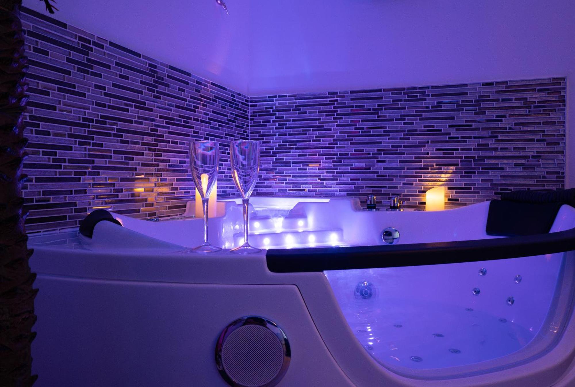L'Escale Balneo'Romantique - Loveroom - Jacuzzi & Petit Dejeuner Villiers-sur-Marne Exterior foto